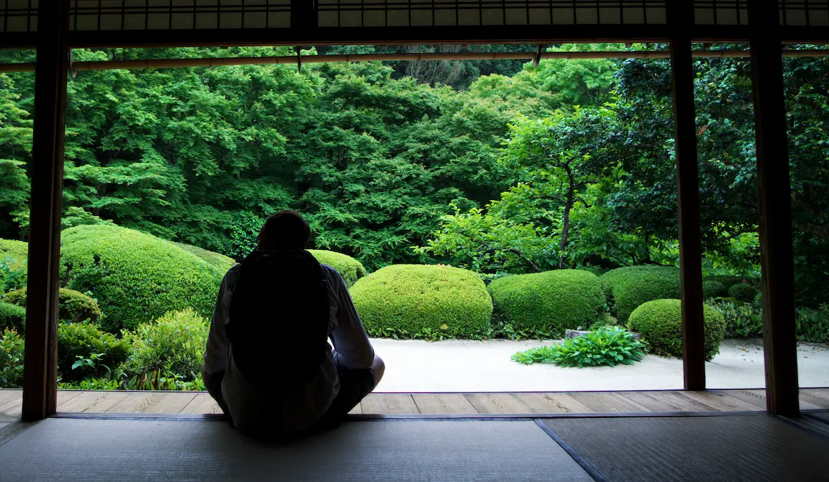 Taman Rumah Ala Jepang dengan Tempat Meditasi